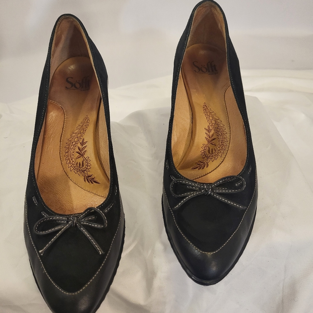 Sofft heels Women's size 11 M Black leather heels Cushioned pumps Front bow